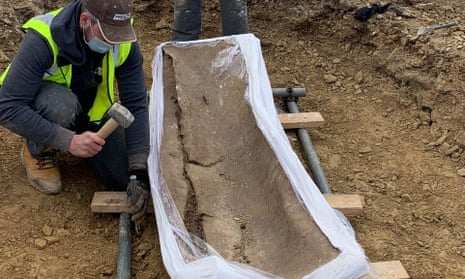 DrDavidMiano's tweet image. A large ancient cemetery has been found near Leeds, including a lead coffin. It dates back to the late Roman period. buff.ly/3JA2FgJ  #ancientbritain