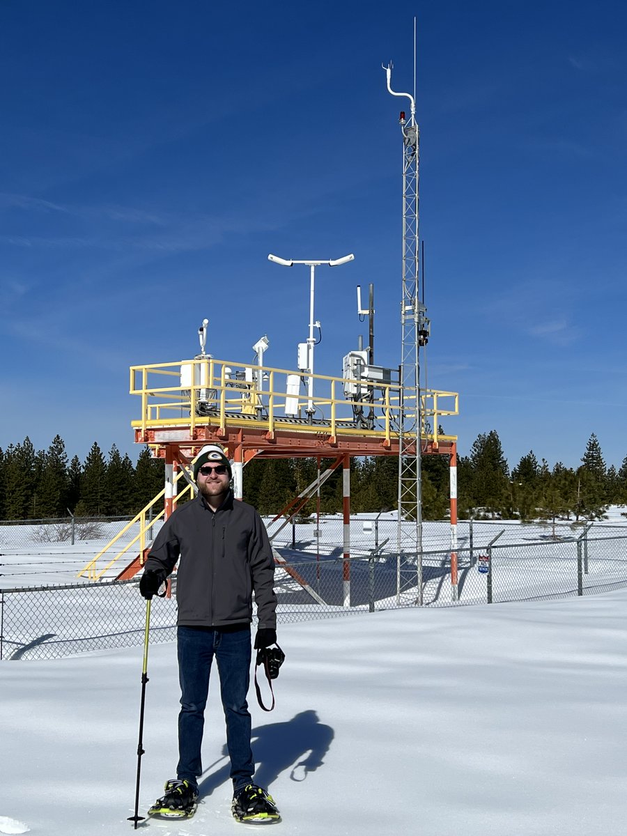 A few of our off-duty meteorologists ventured to the Blue Canyon airport weather station today on snowshoes (KBLU, elev 5280').

For reference, our meteorologist in the photo is 5'9" and the fence in the background is roughly 9' to 10'.

More snow on the way tomorrow... ☃️
#CAwx