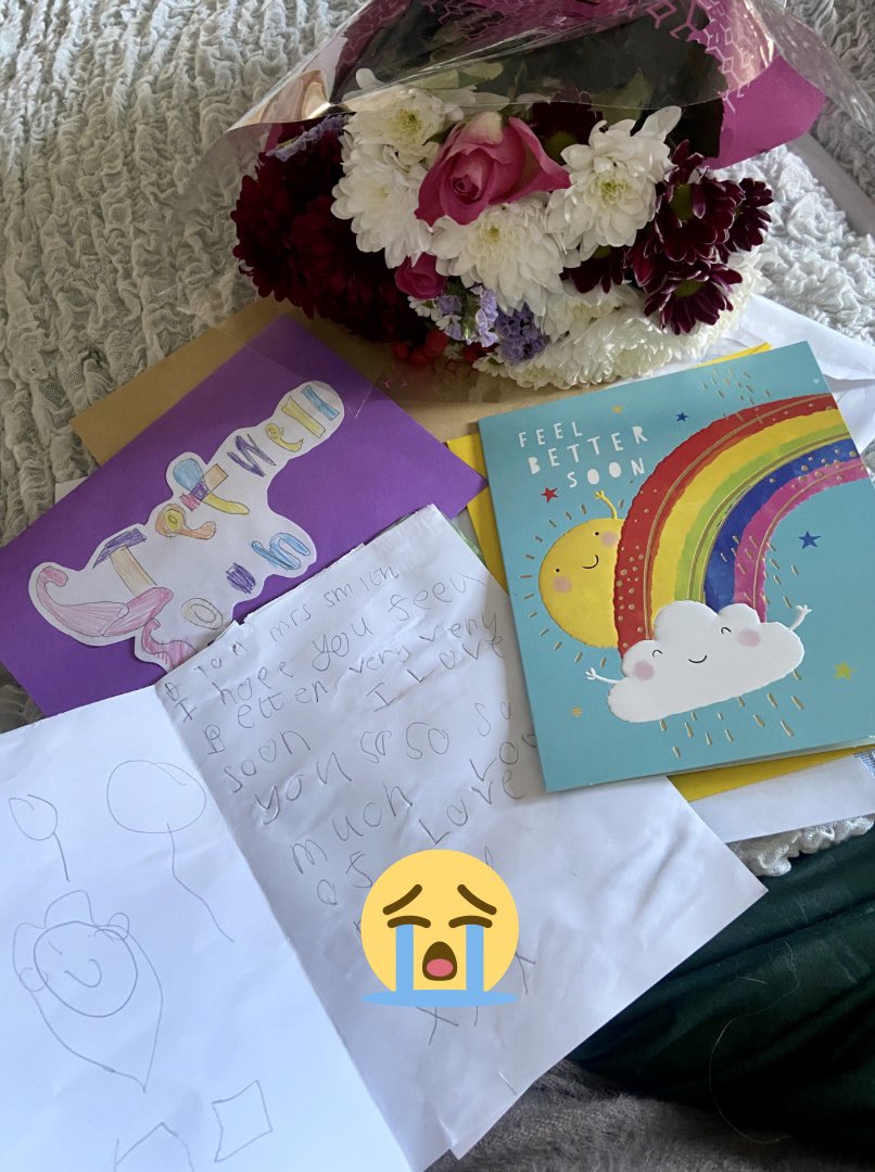 MrsSRSmith's tweet photo. Thank you so mich @Mrs_V_Bell and @CastlewayY1 for my lovely cards and beautiful flowers. They really did cheer me up. I miss you all so much too. Keep being superstars ๐คฉ๐๐
#EmotionalMess https://t.co/CB1NZ2dCJ8