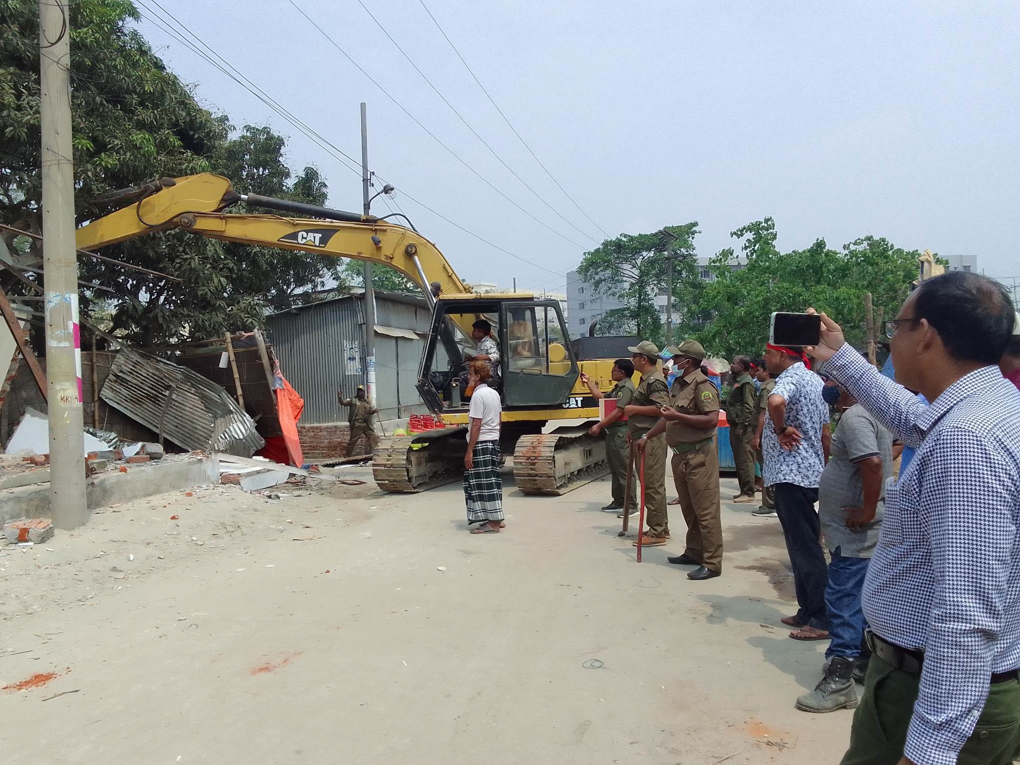 কালিয়াকৈরে বন বিভাগের উচ্ছেদ অভিযান