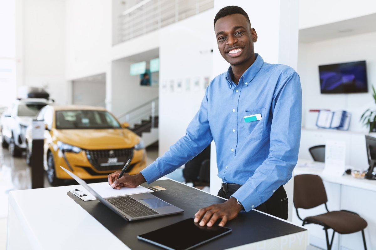 earnacar's tweet photo. Only looking at the monthly car payment can be deceiving, as the figure does not account for additional costs. Learn more here. https://t.co/is01kXDODv 
#CarBuyingProcess #CarBuyingExperience https://t.co/B9602uzEXn