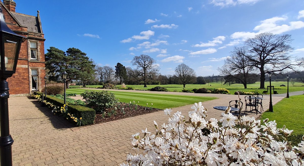 PhilMennell's tweet photo. Feeling like spring ☀️🌼 @RockliffeHall 

#gardening #gardener #springtime #springwatch #estate #photography https://t.co/zkY700LK3A