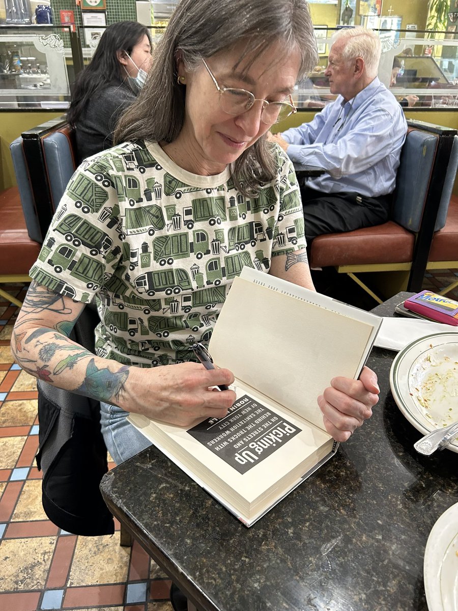 MunicipalOracle's tweet image. A very special moment today. 🤩 Just had a great lunch with the amazing @rznagle who signed my copy of Picking Up. It’s always fab when #wasters connect. We’re kind of a world wide family of sorts. 🗑️ ♻️ 🚛 🌎 👐🏻