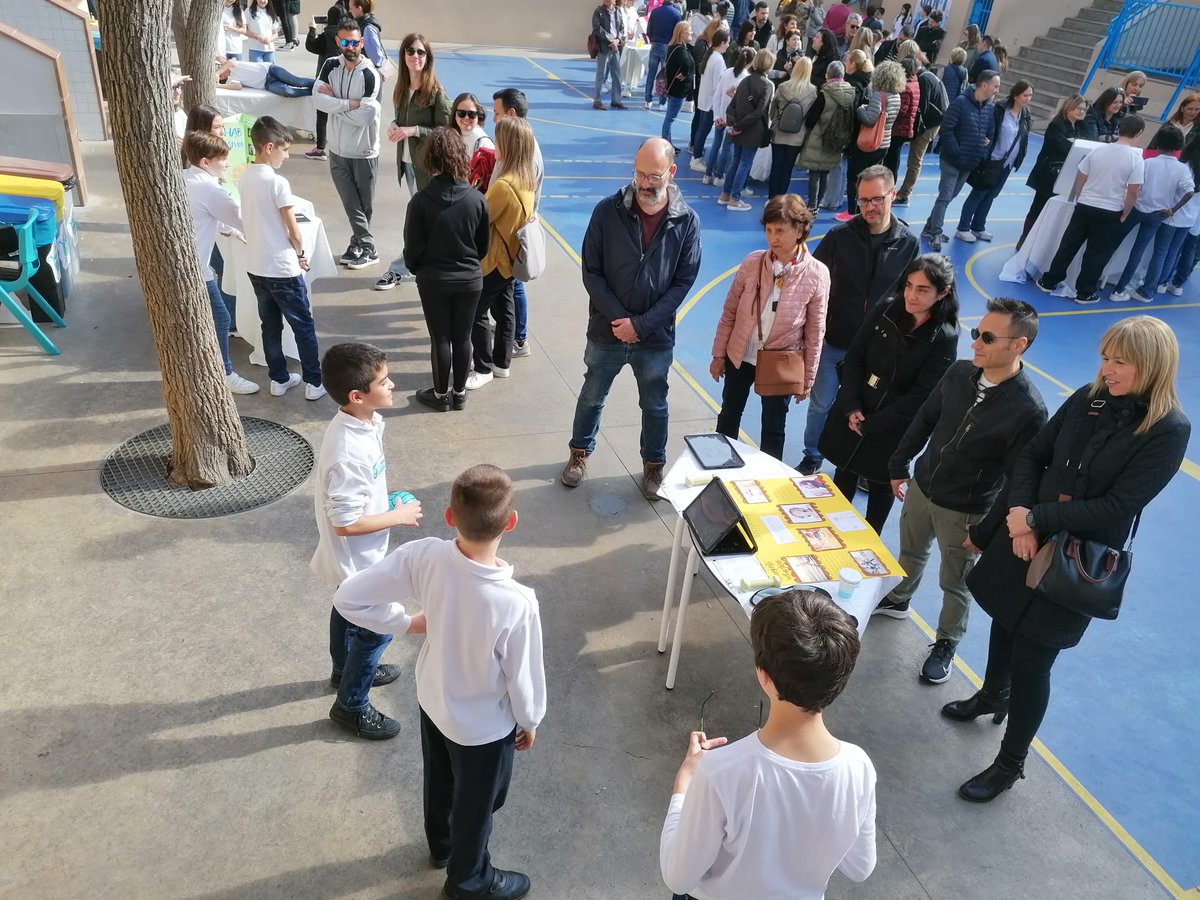 standreu's tweet photo. L'alumnat de #6EP ens ha presentat el seu "Hospital Sant Andreu" i hem pogut conèixer tot el que hem après sobre el cos humà #repensem #redescubrim #salut #coshumà https://t.co/S121j5Jnlo