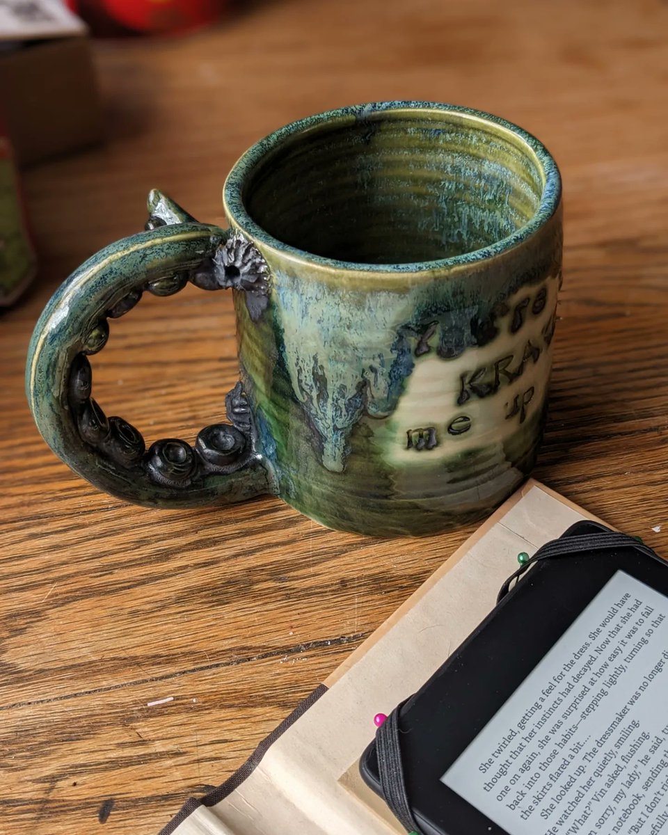 crashpixiepot's tweet image. New giant mug for my partner who's DMing for the first time. He loves puns.
#dnd #pun #mugshotmonday