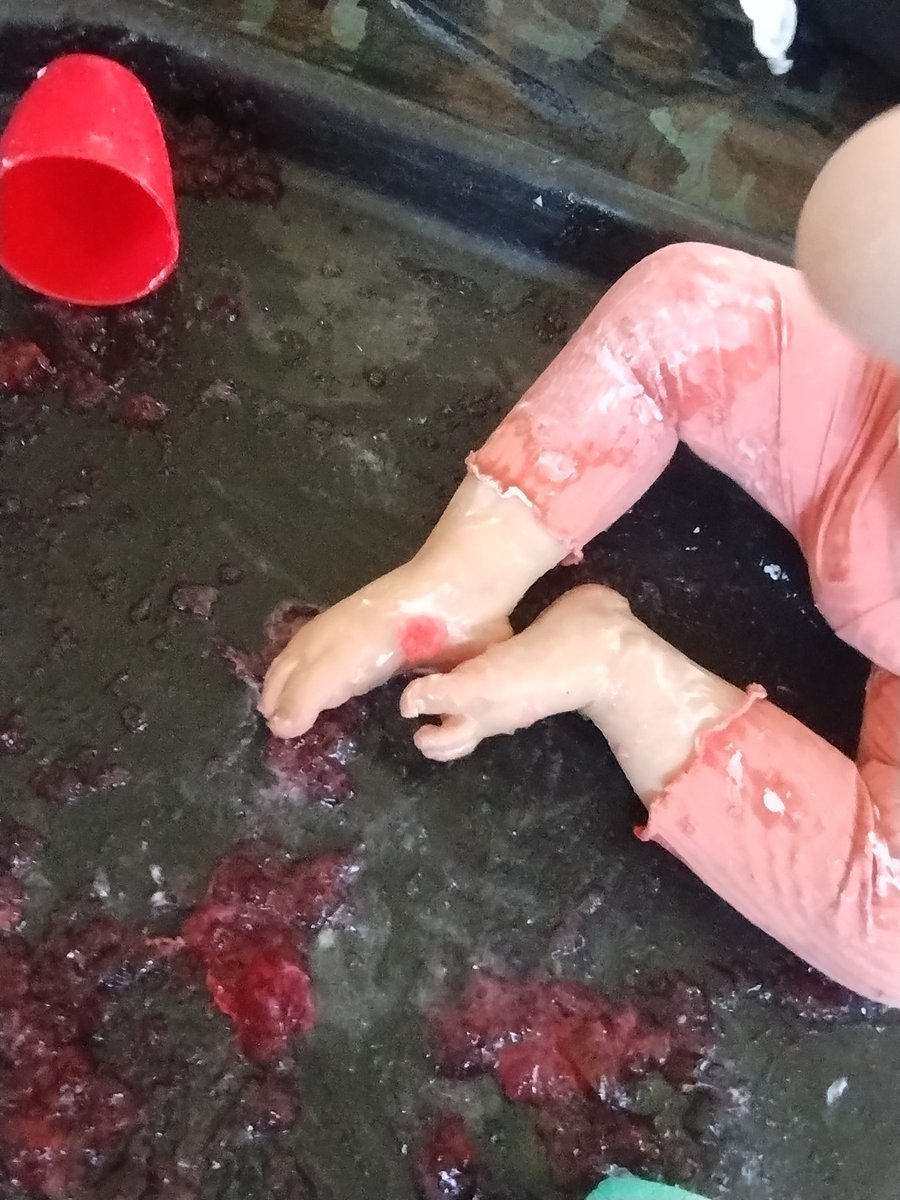 FamilyHubFY8's tweet photo. The storm after the calm in @FamilyHubFY8
Jelly, yogurt, spagetti and a ball pool full of cornflakes!! https://t.co/79WZMbk5Yt