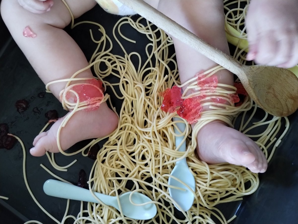 FamilyHubFY8's tweet photo. The storm after the calm in @FamilyHubFY8
Jelly, yogurt, spagetti and a ball pool full of cornflakes!! https://t.co/79WZMbk5Yt