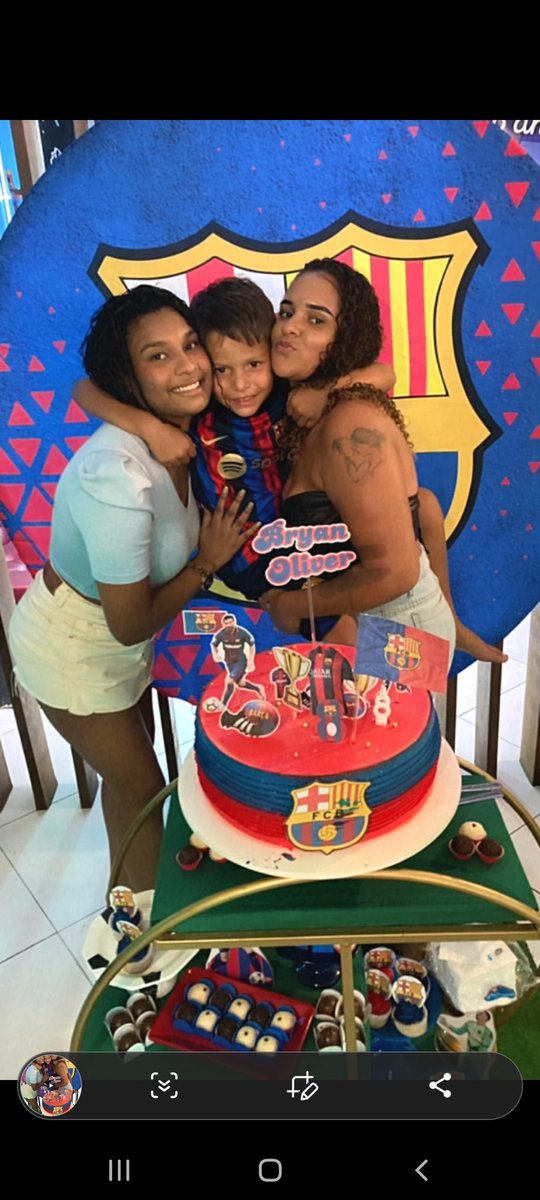 Lydianesantos51's tweet photo. Nós ama você menino ❤️🥰🎉 aqui não existe rivalidade e sim amor 🥰 mamãe do Bryan /  madrasta do Bryan💙❤️ https://t.co/F6M4OxzLmU