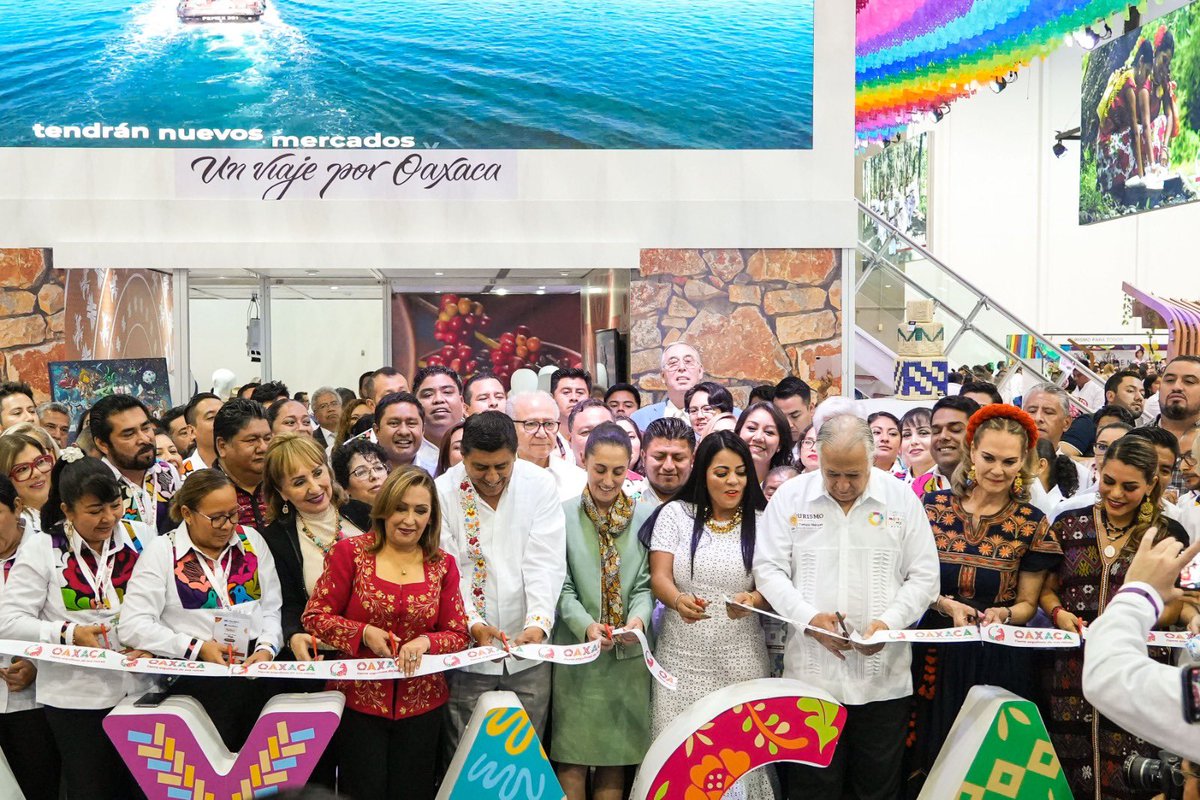 GobOax's tweet photo. ¡El corazón cultural de México ha llegado al #TianguisTurístico de la #CDMX! 

Esta mañana, el gobernador @salomonj, en compañía de la Jefa de Gobierno de la #CDMX, @Claudiashein, el secretario de Turismo Federal, @TorrucoTurismo y la secretaria de Turismo, @saymipinedav, https://t.co/6WyG2RvSel