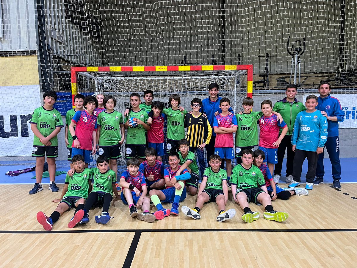 ED_FundacionSMV's tweet photo. 🟣 Partido de #LigaFERE del #BenjaminFem contra el colegio Europa
🟣 Intenso partido del #Alevín de 2ºaño en su partido de ida de semifinales.
🟣 Doble jornada de #LigaLED para el #AlevínMasc
¡Seguimos!💪🏼
#SomosEscuelaDeportiva https://t.co/SHxBbsOmab