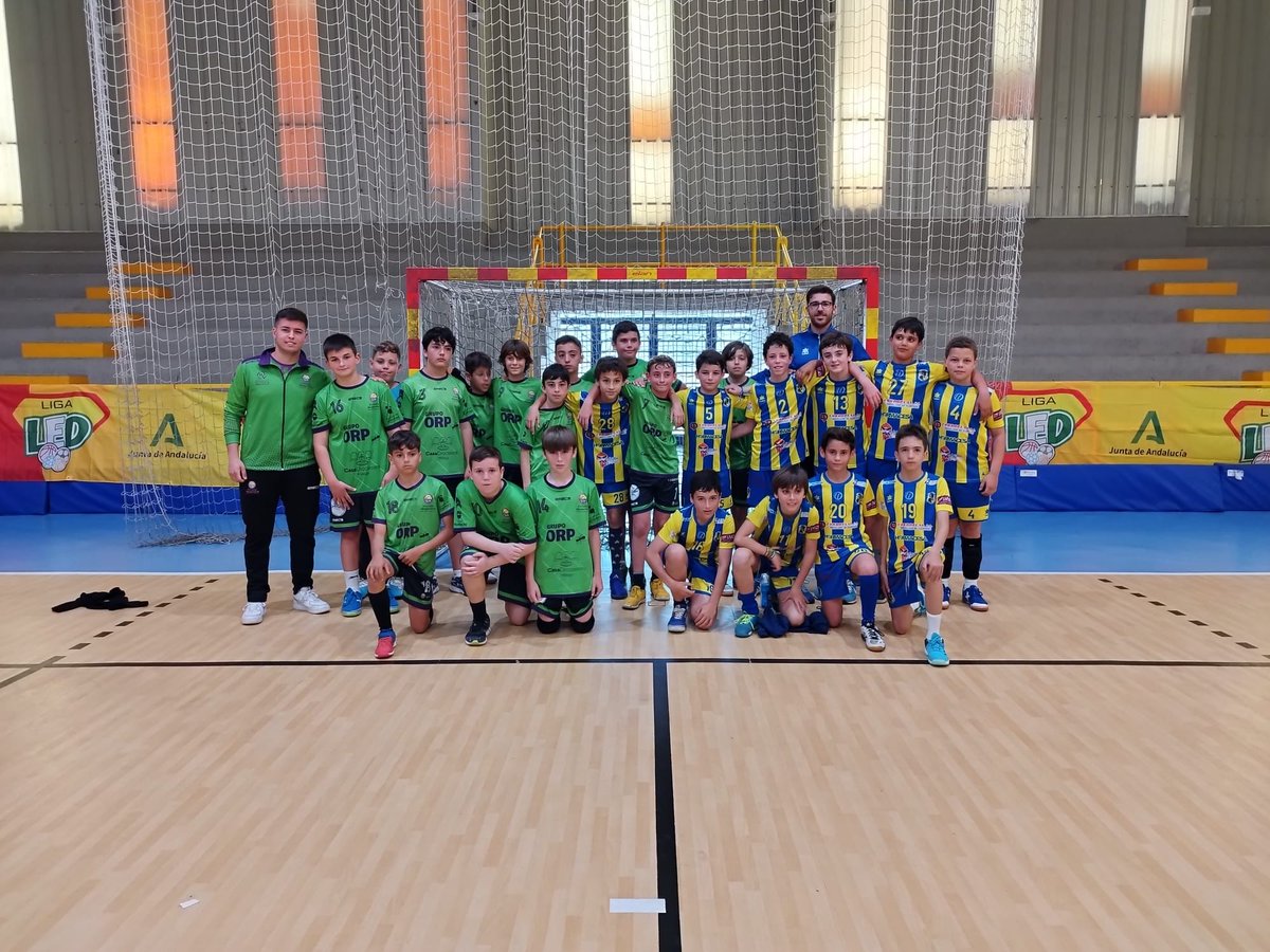 ED_FundacionSMV's tweet photo. 🟣 Partido de #LigaFERE del #BenjaminFem contra el colegio Europa
🟣 Intenso partido del #Alevín de 2ºaño en su partido de ida de semifinales.
🟣 Doble jornada de #LigaLED para el #AlevínMasc
¡Seguimos!💪🏼
#SomosEscuelaDeportiva https://t.co/SHxBbsOmab