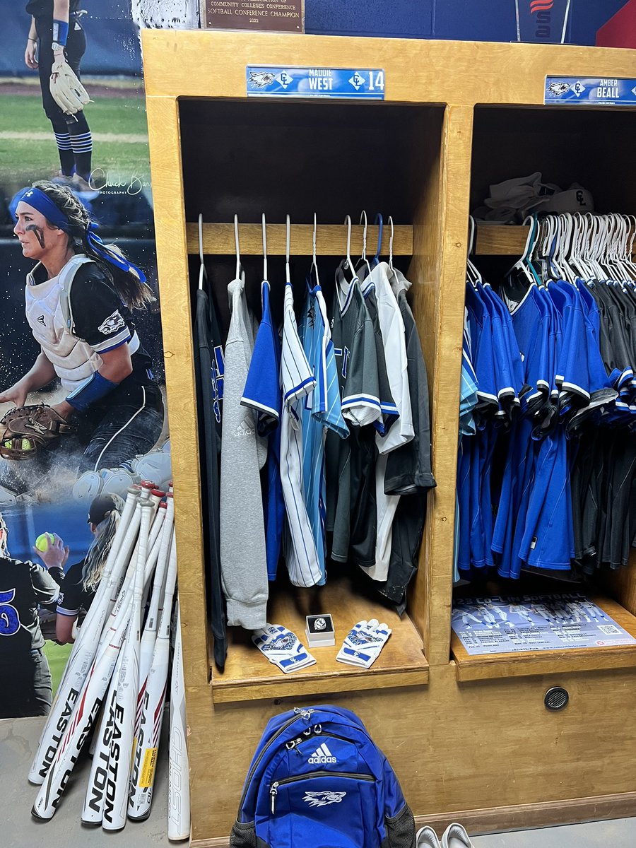 WesttMaddiee's tweet photo. Thank you @CoLinSoftball for having me out today! I had a great time touring the campus and seeing an old friend 😁
@laneywags @CoachMeleah @coachbeall07 @MandiBaldufnsr @SoCalMarSchulz @Dtown_Softball_ https://t.co/MJixIYWBjL