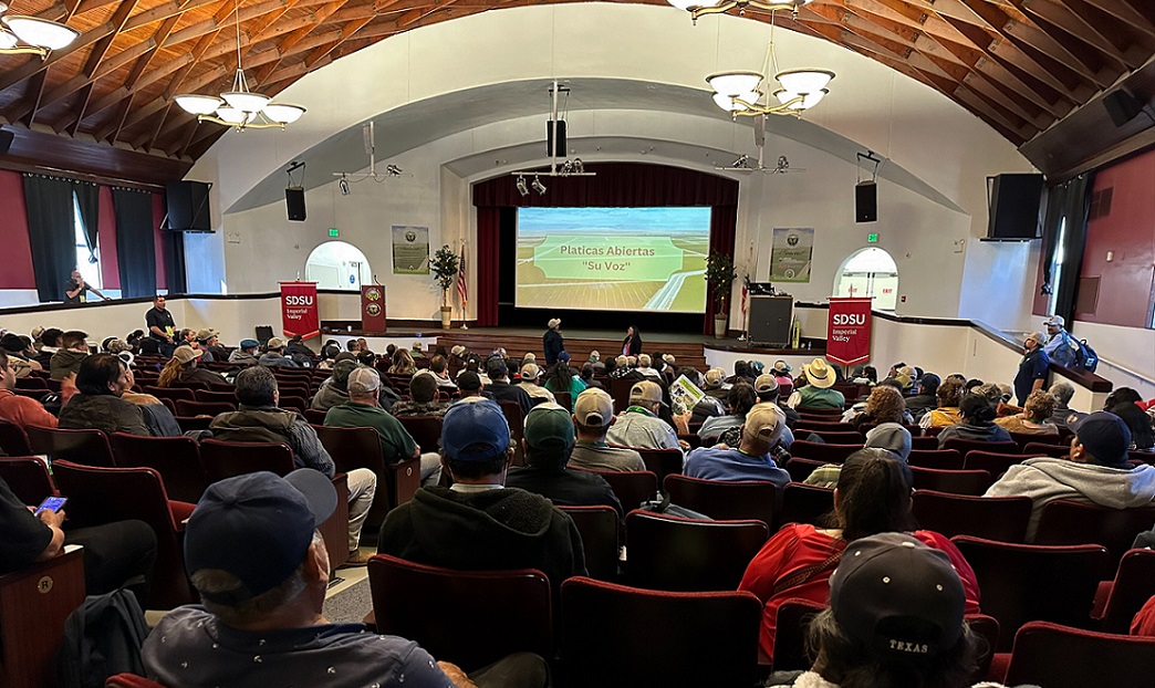 Conference Educates the Farmworker Community About Their Rights beyondbordersnews.com/conference-edu… <a href="/ccvhealth/">Comite Civico</a>