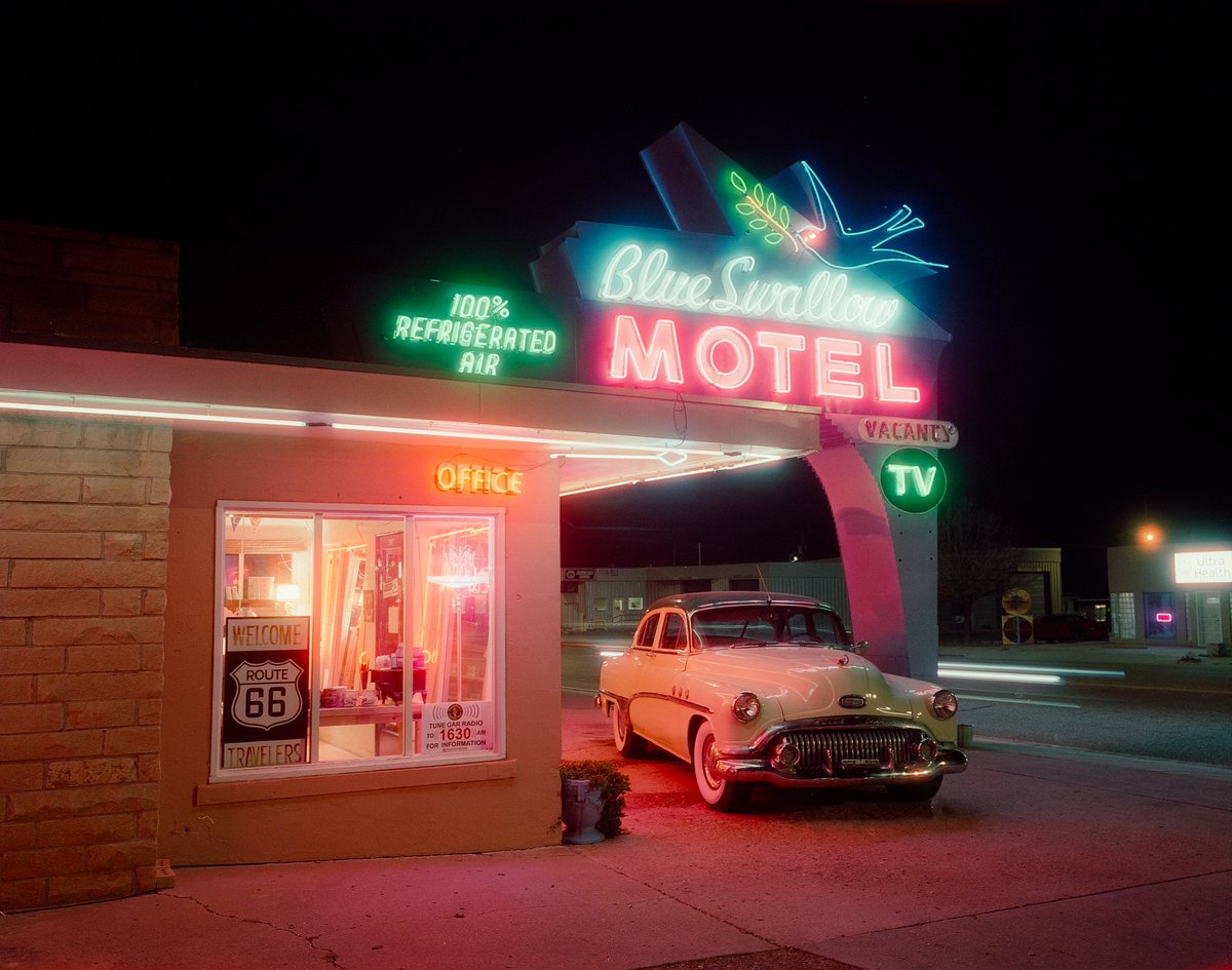 takeuchifilm's tweet image. Neon Nights On Medium Format Film