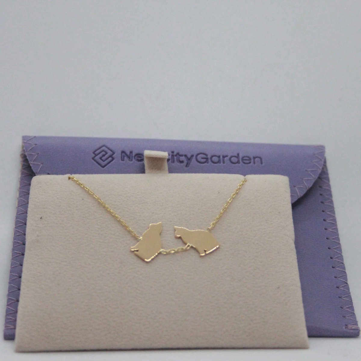 NeoCityGarden's tweet photo. Attention all cat moms and dads! Our new 18K gold chain bracelet with two adorable cat motifs is here. Show off your love for your feline friends and add a touch of luxury to your look. Shop now and let your jewelry do the talking. 😻🐾 #catmomlife

https://t.co/kgcFR8nEeu https://t.co/w33pTjZpBH