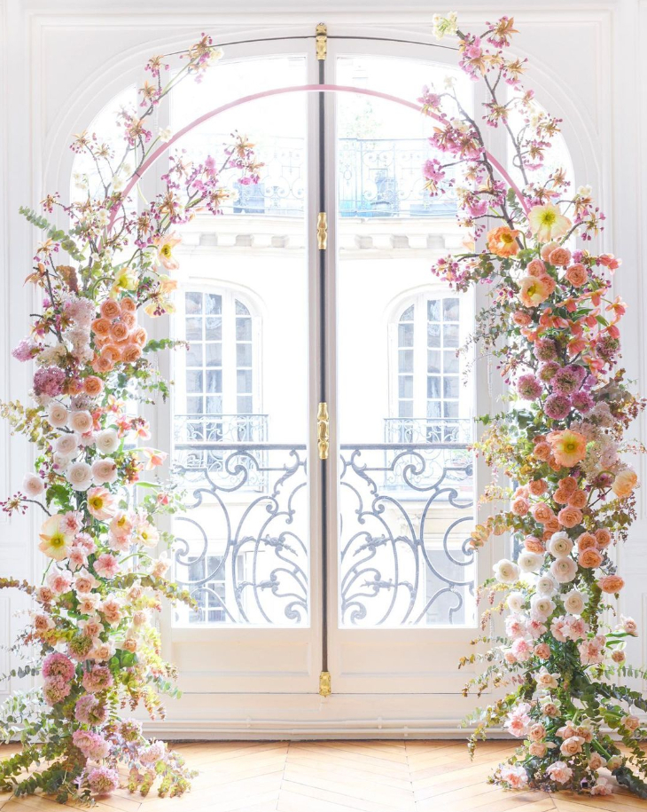 Monday Mantra: Don't stare at the closed door too long... You'll miss the window opening!
~ Unknown
📷 @georgiannalane

#flowers #springflowers #springblooms #blooms #floralarch #floralframe #instabloom #paris #visitparis #pariswindow #frenchflowers #fleurs #flores #blumen #fio