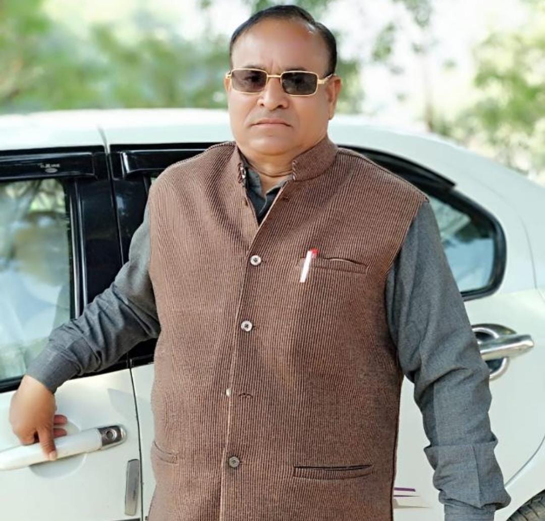DHARMEN76121097's tweet photo. @prayagraj_pol @Uppolice @dgpup थाना थरवई के अंतर्गत पुरुषोत्तम लाल ने जो नौकरी फर्जी के नाम पर 3 से 5 करोड़ रुपए ठग लिए केवल साधारण 406 में पंजीकृत कर औपचारिकता नहीं भाई विवेचना अधिकारी द्वारा हर बार समय मांग कर धारा बढ़ा दी जाएगी पर कोई कार्रवाई नहीं की गई, ना धारा बढ़ाई गई बड़ी विडंबना है, क्या विपक्षी का डर https://t.co/GqFqawgjcf