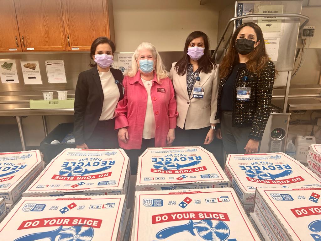 MayoClinicGIHep's tweet image. Through a departmental grant, Drs. @KhushbooSGala, @tariqraseen &amp;amp; @NavreetChowlaMD conducted a #CRCScreening event at Gift of Life Transplant House, with a special emphasis on caregiver health and education. #CRCAwarenessMonth #BlueforCRC