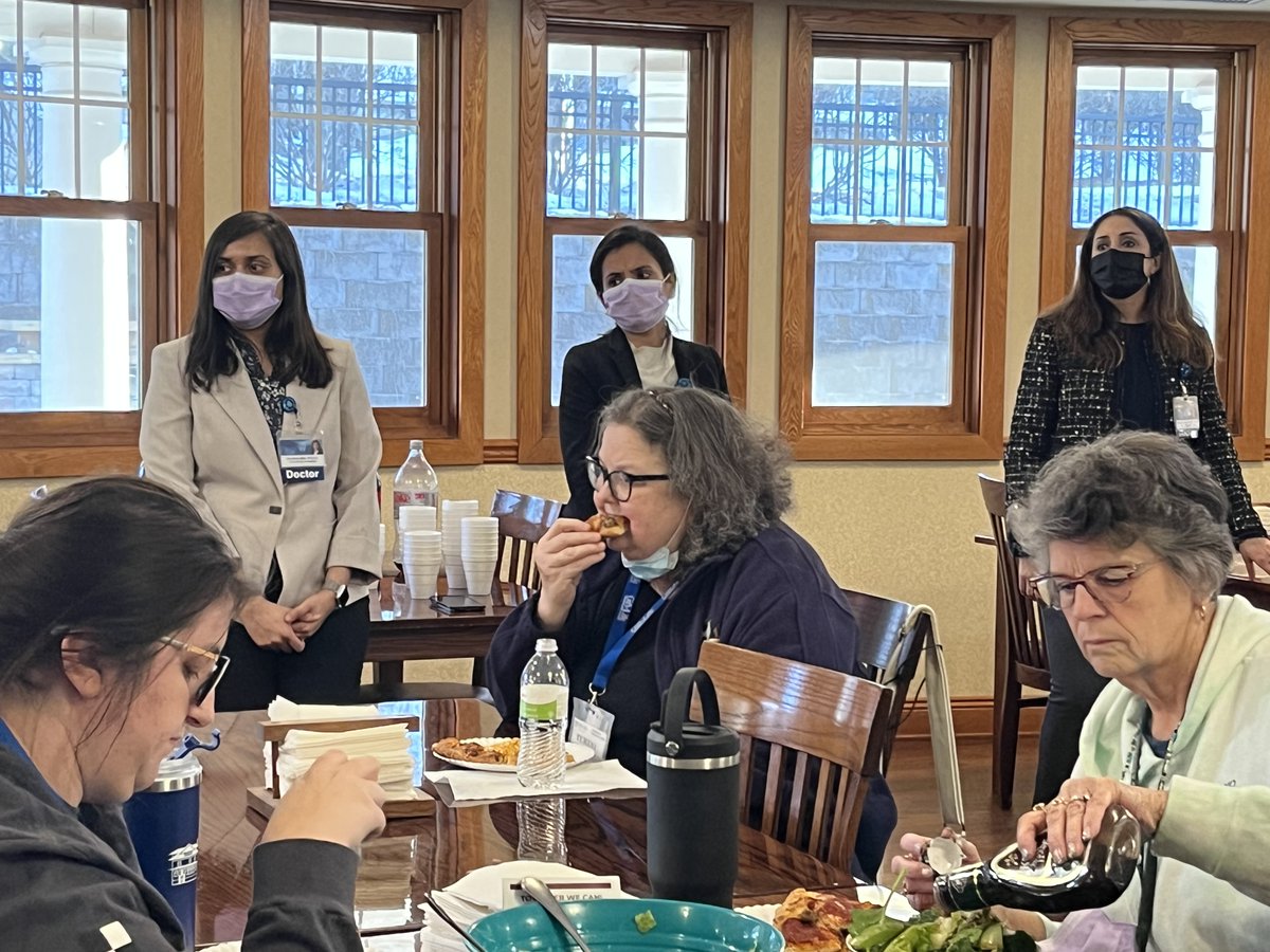 MayoClinicGIHep's tweet image. Through a departmental grant, Drs. @KhushbooSGala, @tariqraseen &amp;amp; @NavreetChowlaMD conducted a #CRCScreening event at Gift of Life Transplant House, with a special emphasis on caregiver health and education. #CRCAwarenessMonth #BlueforCRC