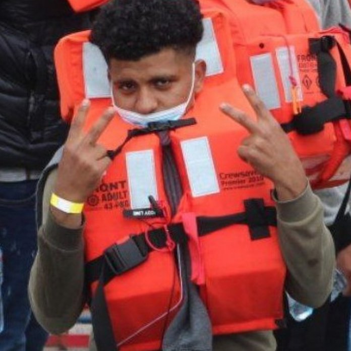 LordWilsonVILLA's tweet photo. Here's a message to all hard-working UK taxpayers from one of the 52,000 illegal immigrants now staying in 4* hotels at your expense https://t.co/rsMe8mdQx1