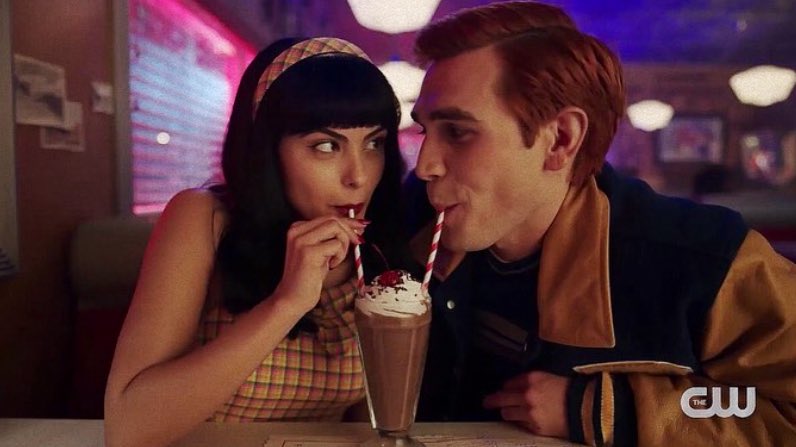 riverdalenewstv's tweet photo. For the last season, are you #TeamBarchie or #TeamVarchie? π₯
#Riverdale https://t.co/310Qn7agMF