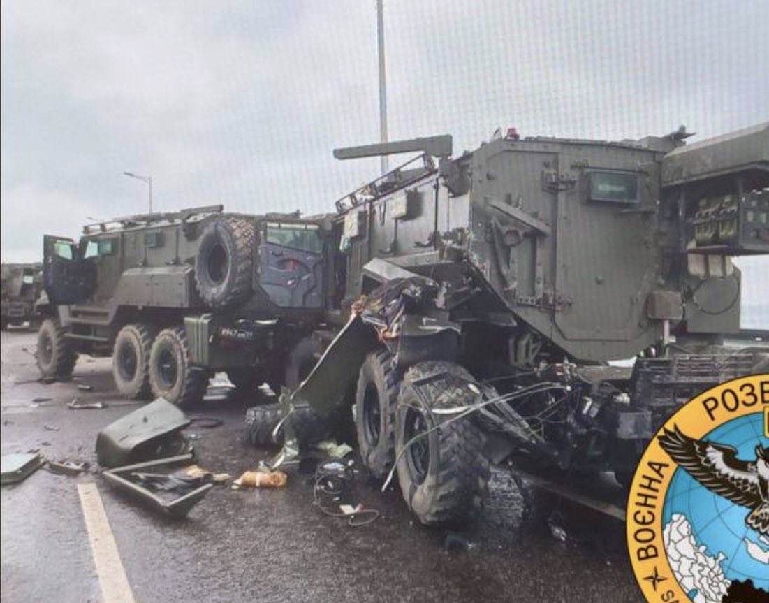 Five Russian Z-STS 'Ahmat' armored vehicles had an accident on the Crimean bridge, on the 26 March. As said, four out of five vehicles need significant repairs. - Main Directorate of Intelligence of Ukraine t.me/DIUkraine/2133