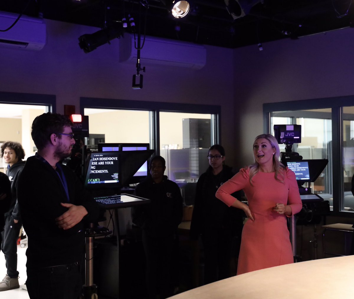 HowellCheneyTHS's tweet image. Thanks to @marcy_jonestv and Alex for not only talking to our #cheney Digital Media students about #newslife but also getting them on air! @WFSBnews