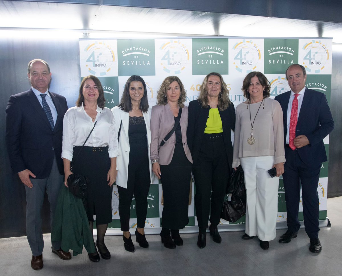 otdsevilla's tweet photo. Desde la Oficina de Transformación Digital de @dipusevi, agradecer el gran apoyo en el acto de #40AniversarioInpro y enhorabuena a los premiados @CastillejaCta #AyuntamientoDigital @FIWOO_Platform #EmpresaEGoverment y @cibersur #MencionEspecial https://t.co/9N0b3UTQsL
