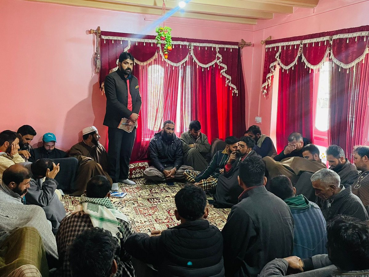 Anees_UlIslam07's tweet image. Today continued my outreach public programmes in various areas of Dooru Constituency Along with senior leader JKAP Muzafar Ah khan ,Thankful to the people for support..
My people my pride….
I Love my people & I respect my people…
#apnipartyonline