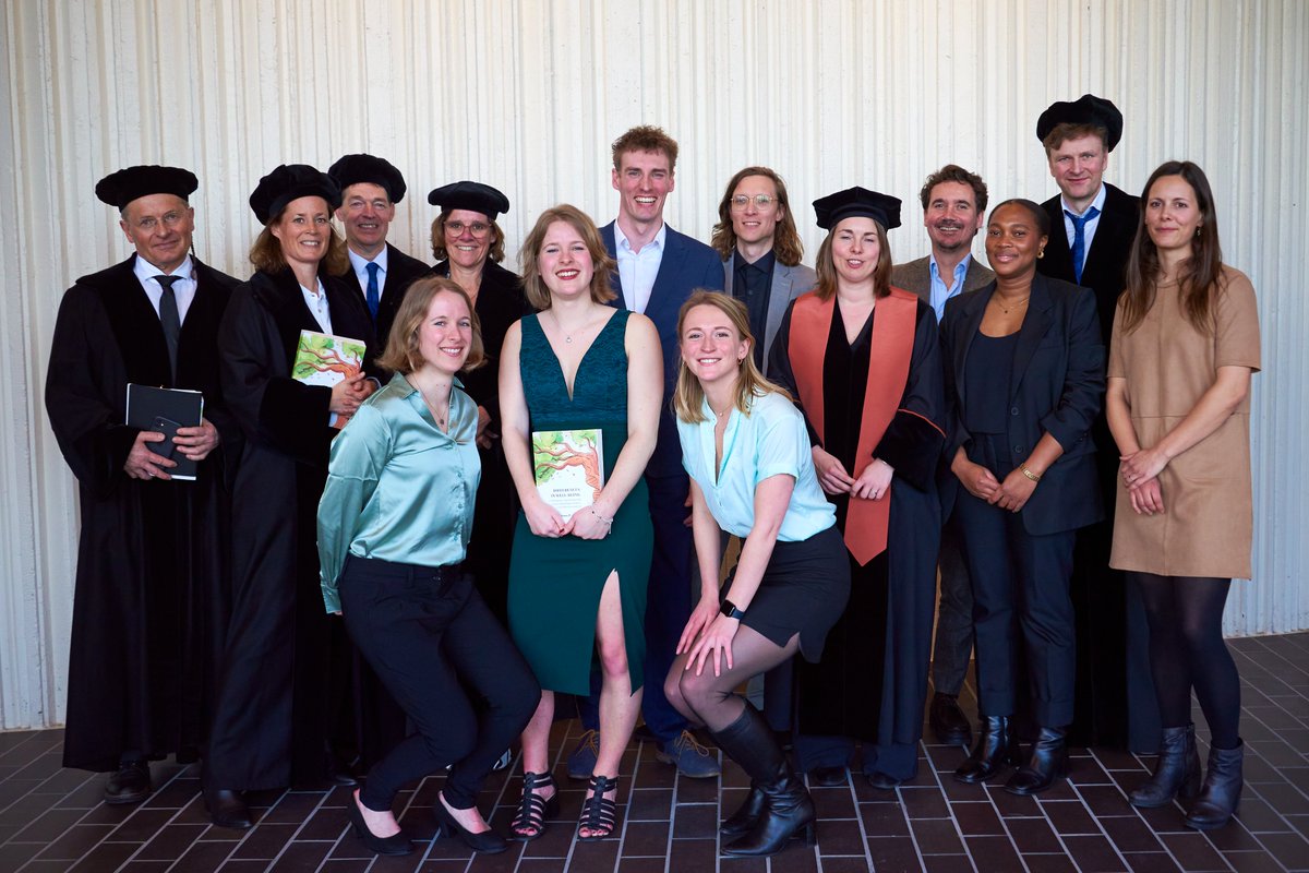 Lianne de Vries (@lianne_dvries) on Twitter photo Very happy and proud to share that I successfully defended my PhD thesis on differences in wellbeing last week & was awarded cum laude!🎉Big thank you to my (co)promotors <a href="/Meike_Bartels/">Meike Bartels</a> <a href="/pelt_dirk/">Dirk Pelt</a> Bart, my opponents, and perfect paranymphs <a href="/JudithdeVries12/">Judith de Vries</a> @margotvdweijer!😊 Very happy and proud to share that I successfully defended my PhD thesis on differences in wellbeing last week & was awarded cum laude!🎉Big thank you to my (co)promotors <a href="/Meike_Bartels/">Meike Bartels</a> <a href="/pelt_dirk/">Dirk Pelt</a> Bart, my opponents, and perfect paranymphs <a href="/JudithdeVries12/">Judith de Vries</a> @margotvdweijer!😊
