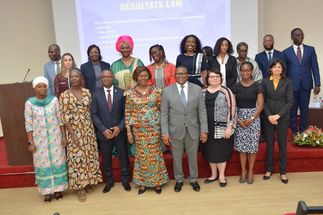 MINCOM_CI's tweet image. Conférence organisée par DigiFemmes et l'ENSEA, ce lundi 27 mars 2023, dans le cadre de la célébration de la journée internationale des droits de la femme.
👉bit.ly/40BPhys
#DigiFemmes
#JIF2023
#MICEN🇨🇮