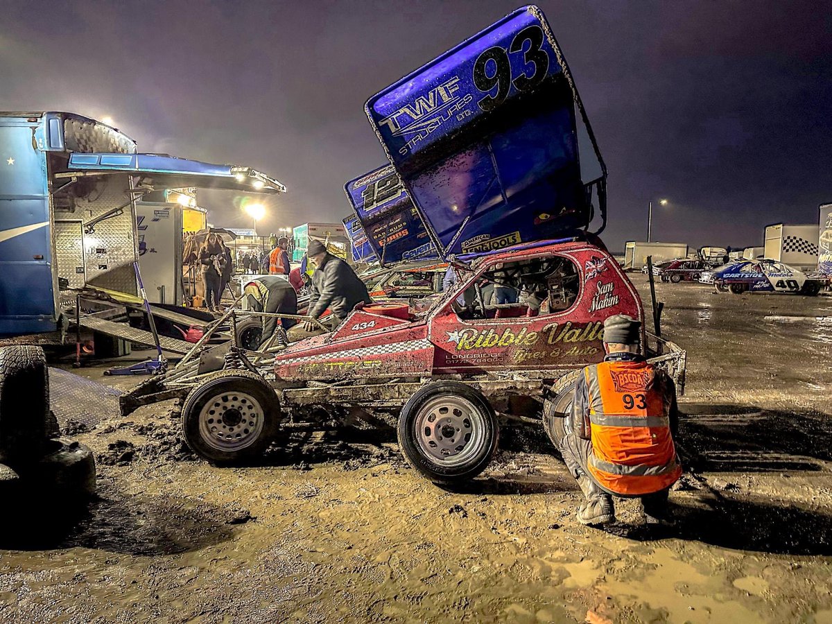sam_makim93's tweet photo. The old man loves it and so do I @trackstaruk #brisca #f1 #chevy #v8 #stockcar #bscda https://t.co/7qLukXlV5v