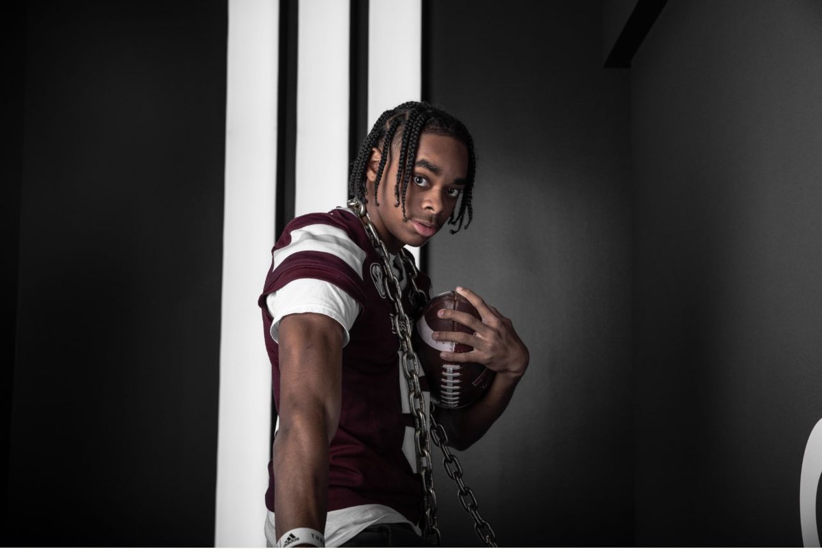 DukeCoats15's tweet photo. Took some great pictures at Mississippi State‼️ @_CoachBump @CoachMcBath_MSU https://t.co/69UbEcjShv