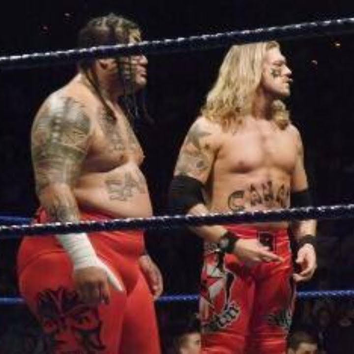 wrestlelamia's tweet photo. That time Edge teamed up with Umaga at a house show in 2009 and surprised him with some 'tattoo' face paint and 'CANADA' across his stomach. Edge was the 'Canadian Backraker' that night  😂🙏 https://t.co/ilLqoBcyge