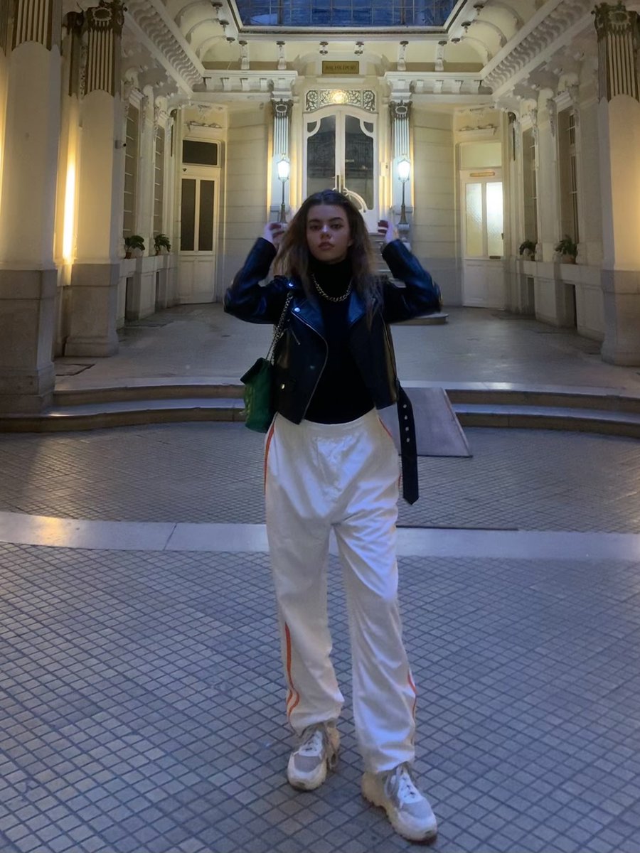 martithequeen_'s tweet photo. outfit check for aron piper’s show #entussuenos #aron #aronpiperelite #aronpiper #budapest #akvarium #outfitoftheday #concert https://t.co/MJo6KPWU2g