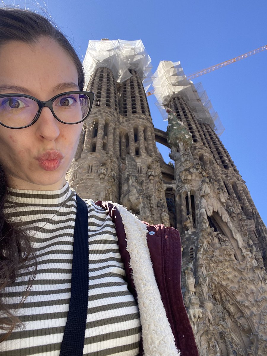 effistay's tweet photo. It’s really big … 🤩 #LaSagradaFamilia https://t.co/D5VvFwLY6Y