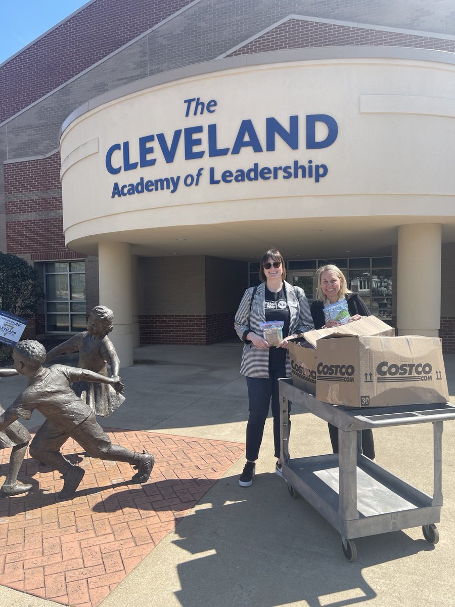 📝 💝 Thank you to this Milliken &amp; Company crew for assembling snack packs and writing encouraging notes to support local students at <a href="/clevelandacad/">Cleveland Academy</a>.  

#liveunited #partnersforgood #corporatesocialresponsibility