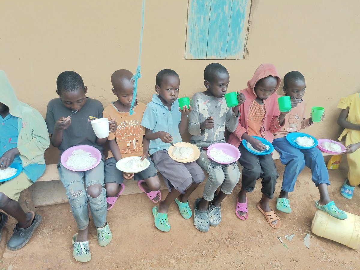 The kids of St Beth's children's home are requesting to help with food.paypal.com/donate/?hosted…