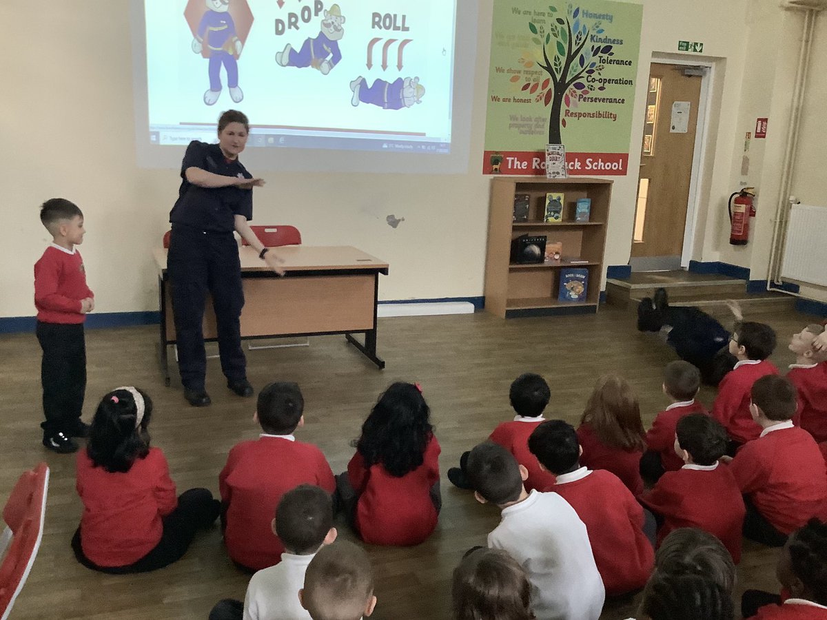Year 2 children had a very important talk from the #FireBrigade about what to do if there was a fire🔥 
They showed great listening skills and really impressed our visitors with their knowledge 🚒 #firesafety #stopdroproll