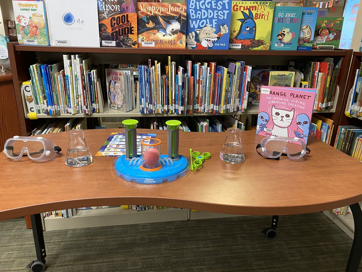 LGEBookQueen's tweet photo. All ready for this week’s story! @nathanwpyle @SSYRAJR @lgeseaturtles #STEAM @MediaCCPS @ccpssteam #BeakerCreatures https://t.co/YOFgWxaZ67