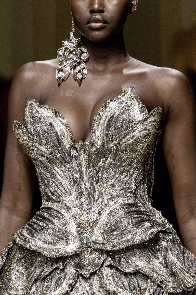 the alexander mcqueen fall-winter 2023 orchid dress with crystal embroidery worn by adut akech ✧