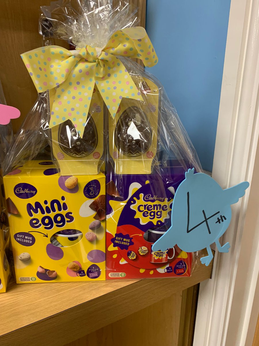 Our bumper Easter raffle tickets are now on sale! Please the team managers or behind the bar for tickets. Prizes shown below.

All proceeds going towards our new floodlight fund. Due to our recent explosion of new players we need more space under the lights!

#Raisingthebar