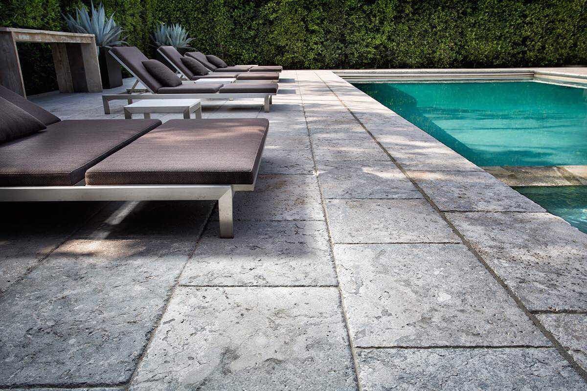 GlsStoneUSA's tweet image. Transform your backyard into a luxurious paradise with our stunning French limestone tiles!

#FrenchLimestone #PoolTiles #BackyardOasis #LuxuryLiving #NaturalStoneTiles