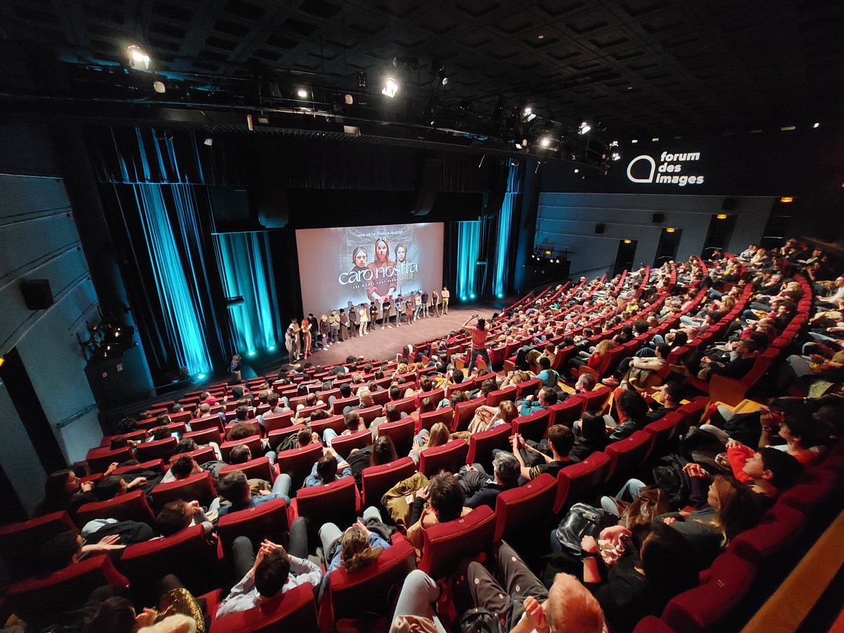 francetvetvous's tweet photo. 👹 Salle comble pour l’avt-1ère de Caro Nostra au @forumdesimages en présence du réalisateur, des comédiens et de la production @ElephantGroupe.

📅Une série horrifique avec une pointe d’humour noir par @francetvslash à voir le 31/03 sur @francetv à 20h et à 00h05 sur @France2tv https://t.co/YQHkIIUise