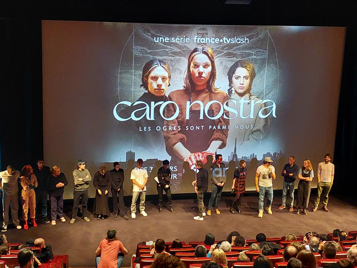 francetvetvous's tweet photo. 👹 Salle comble pour l’avt-1ère de Caro Nostra au @forumdesimages en présence du réalisateur, des comédiens et de la production @ElephantGroupe.

📅Une série horrifique avec une pointe d’humour noir par @francetvslash à voir le 31/03 sur @francetv à 20h et à 00h05 sur @France2tv https://t.co/YQHkIIUise