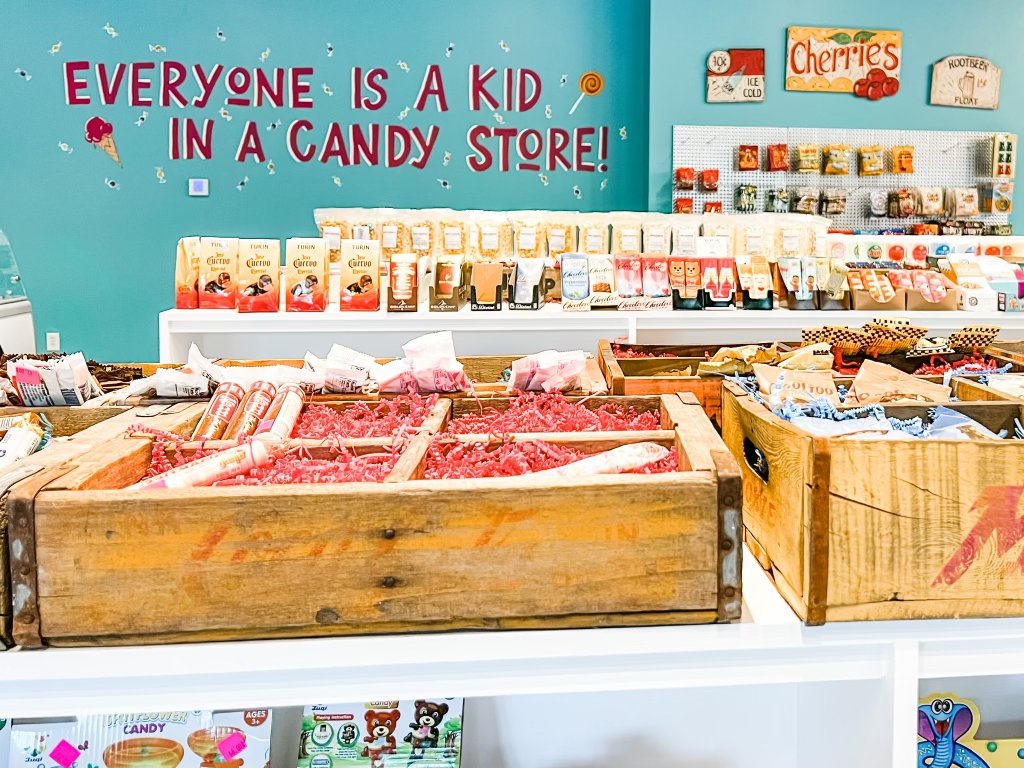 brokenbowdotcom's tweet photo. Satisfy your sweet tooth cravings at Hey Sugar Candy Store for a mouth-watering selection of delicious treats! 🍬  #brokenbowoklahoma #explorebrokenbow #adventuresinbrokenbow #hochatown https://t.co/oTUMhfafH0