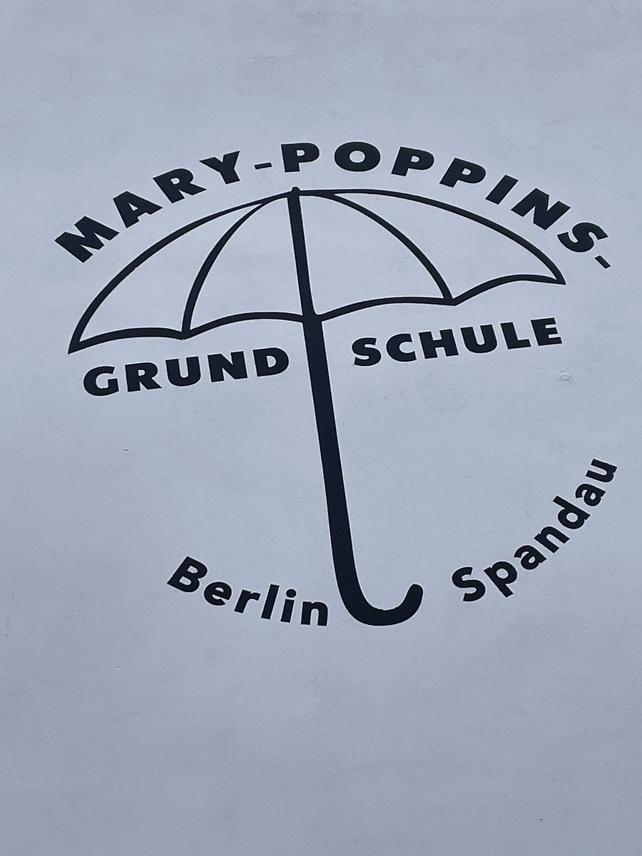 Tsp_Spandau's tweet photo. Das muss groß in den Spandau-Newsletter: Marys Mädchen und der Sieg beim Drumbo-Cup. 
➡️ Schulleiter, Sportstadtrat @frankbewig  und Sportfreunde Kladow sprechen im Newsletter über Mädchenfussball, die #Hahohe-Connection, Träume und Nöte in Kladow. 
➡️ https://t.co/DS1YJp8js3 https://t.co/05pdZ7fopE