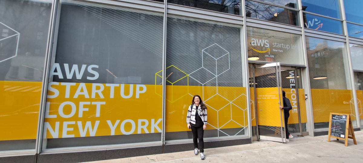 pgElephant's tweet image. Hi AWS!! 🤓 #aws #awsloft #newyork #cloud #alwayspostgresql