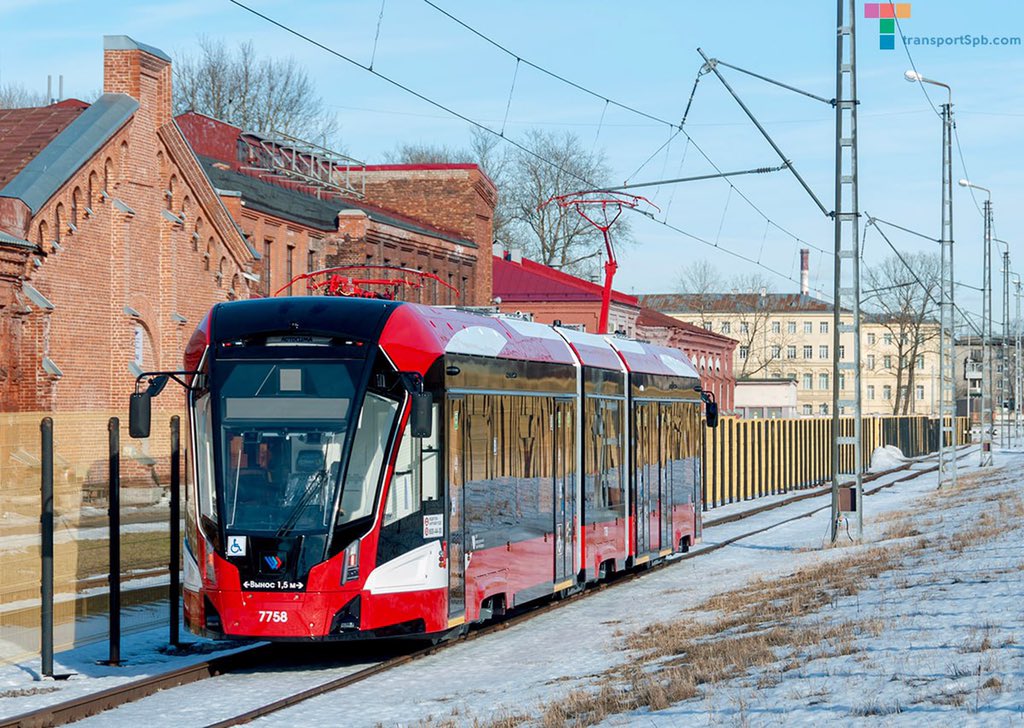 Команда transportSPb посетила производственную площадку «ПК Транспортные Системы», на которой сейчас активно собираются трамваи новой модели «Невский» для Санкт-Петербурга. 

Подробный репортаж о процессе производства – transportspb.com/kak-sobirayut-…