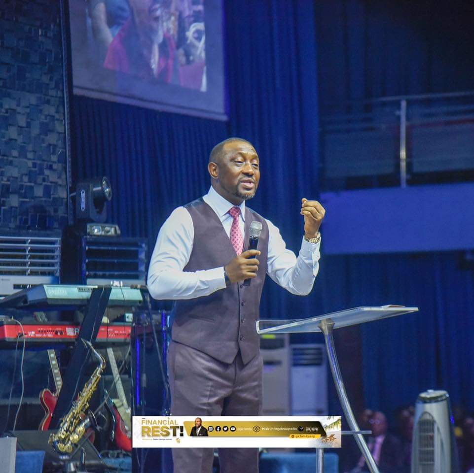 GICfamily's tweet photo. Sent words from a sent man✨. Repost your favorite slide 💙.
#gicfamily #pastorgeorgeizunwa #georgeizunwa #moneymarch #financialrest #value #sundayservice #repost https://t.co/gMzy1Pvhlh